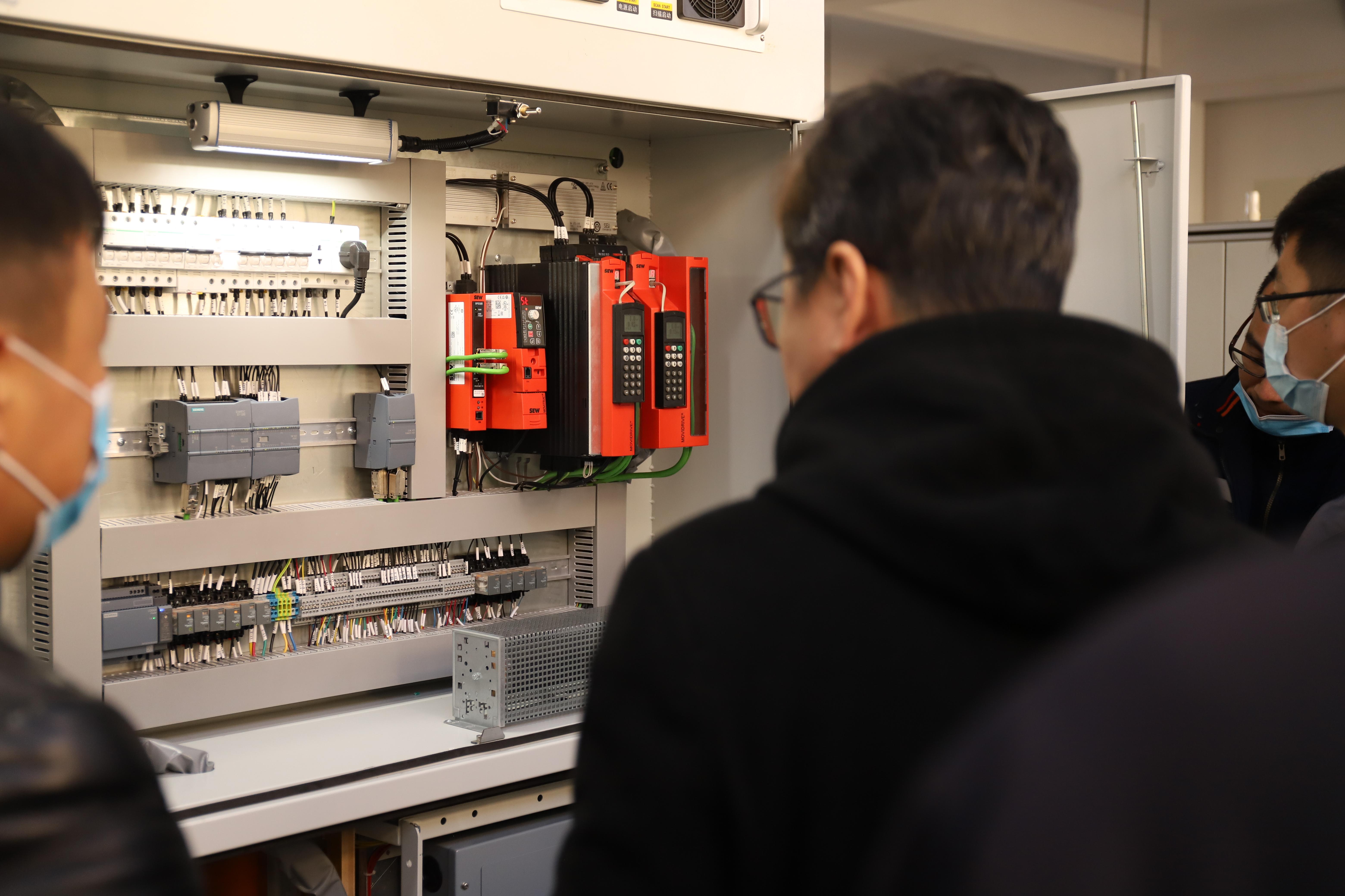 SEW-電機(蘇州)有限公司蒞臨我司進行項目驗收(圖7) SEW-電機(蘇州)有限公司蒞臨我司進行項目驗收(圖7)